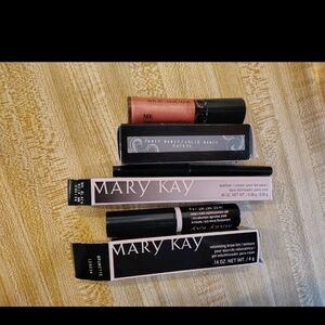 Mary Kay Pink Lip Gloss and Black Eyeliner Set